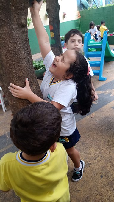 Img-Menina-Arvore